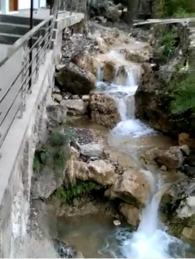 Hotel Studioz Sahastradhara Dehradun Exteriör bild