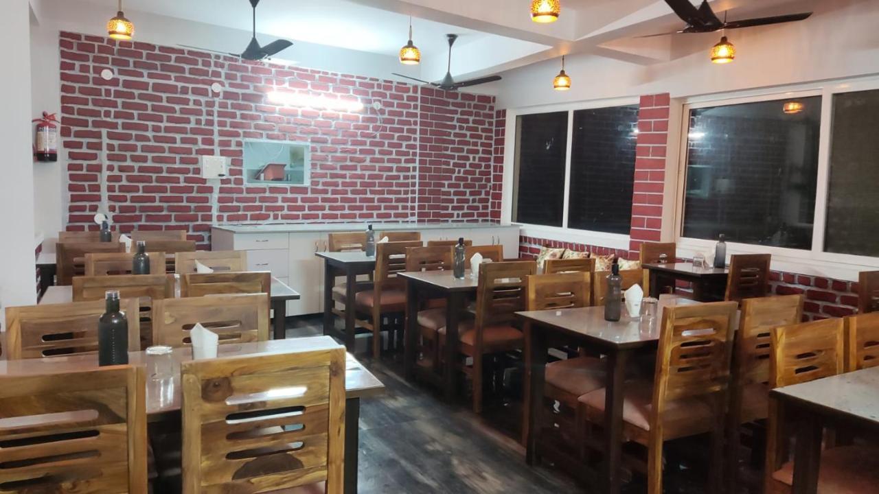 Hotel Studioz Sahastradhara Dehradun Exteriör bild