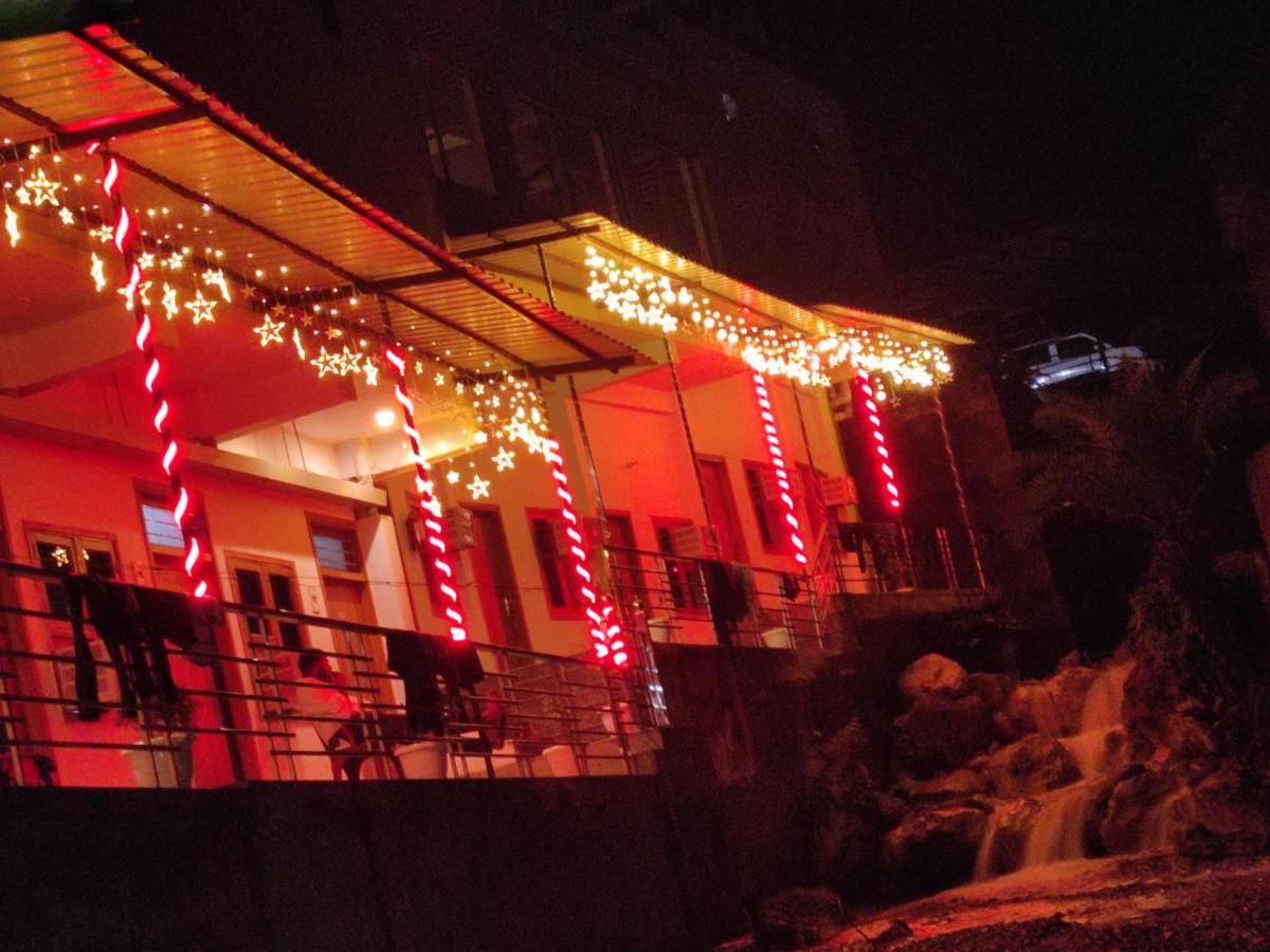 Hotel Studioz Sahastradhara Dehradun Exteriör bild