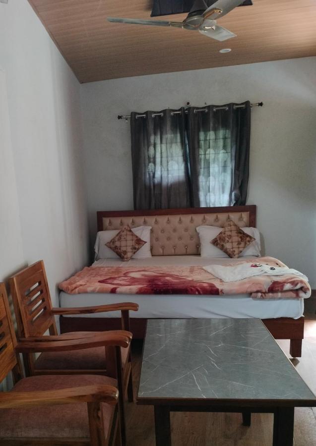 Hotel Studioz Sahastradhara Dehradun Exteriör bild
