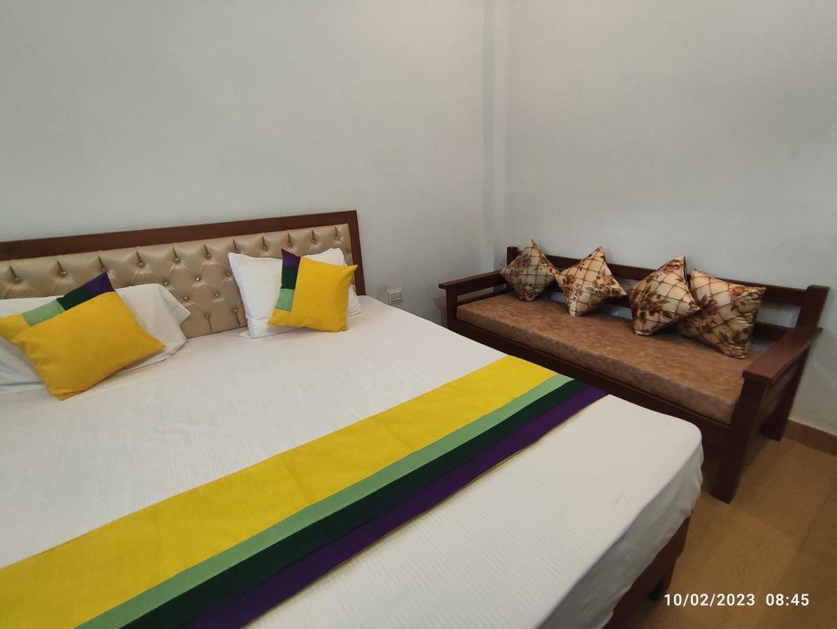 Hotel Studioz Sahastradhara Dehradun Exteriör bild