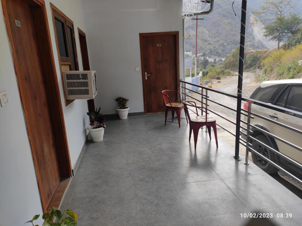 Hotel Studioz Sahastradhara Dehradun Exteriör bild