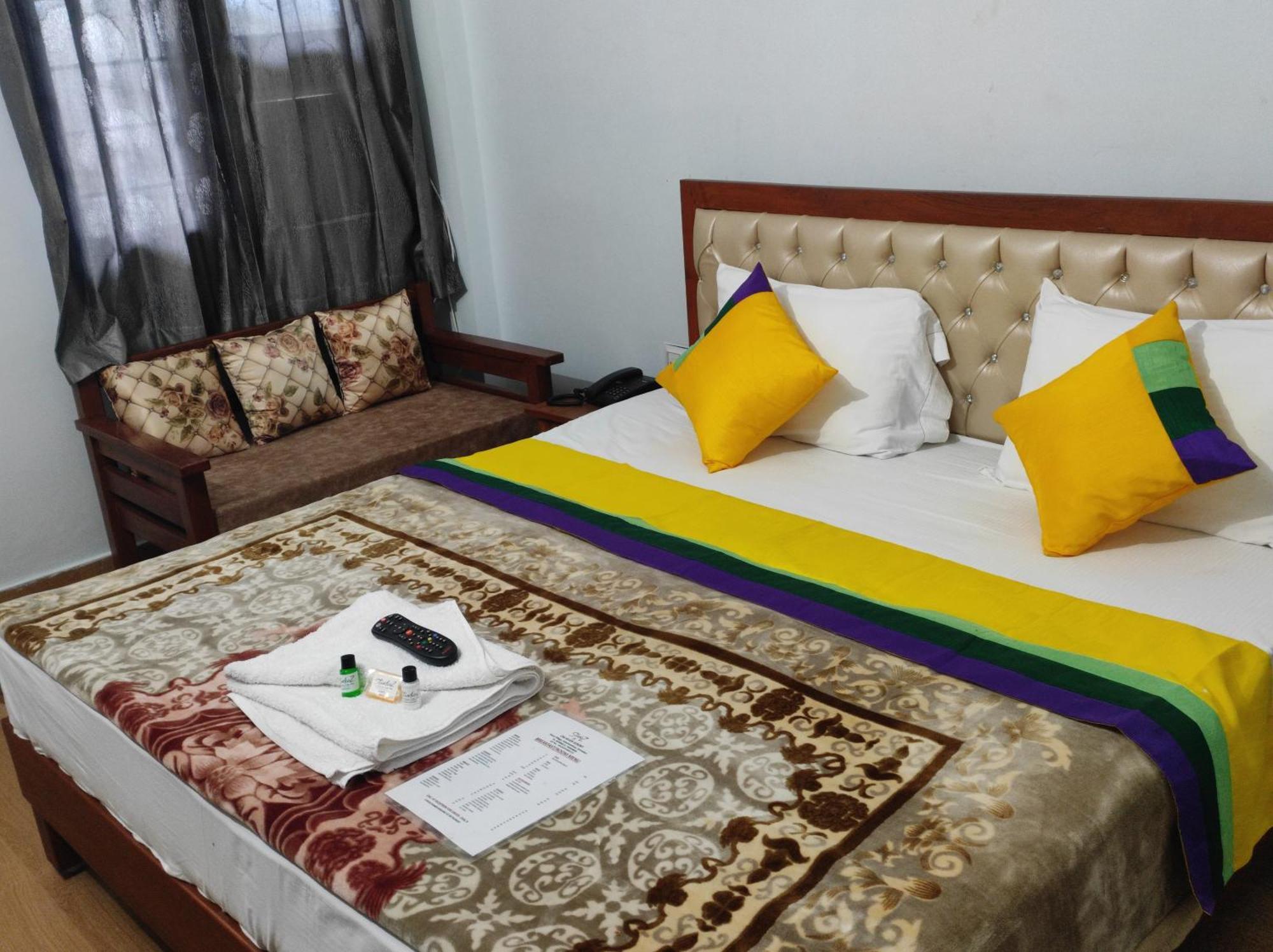 Hotel Studioz Sahastradhara Dehradun Exteriör bild