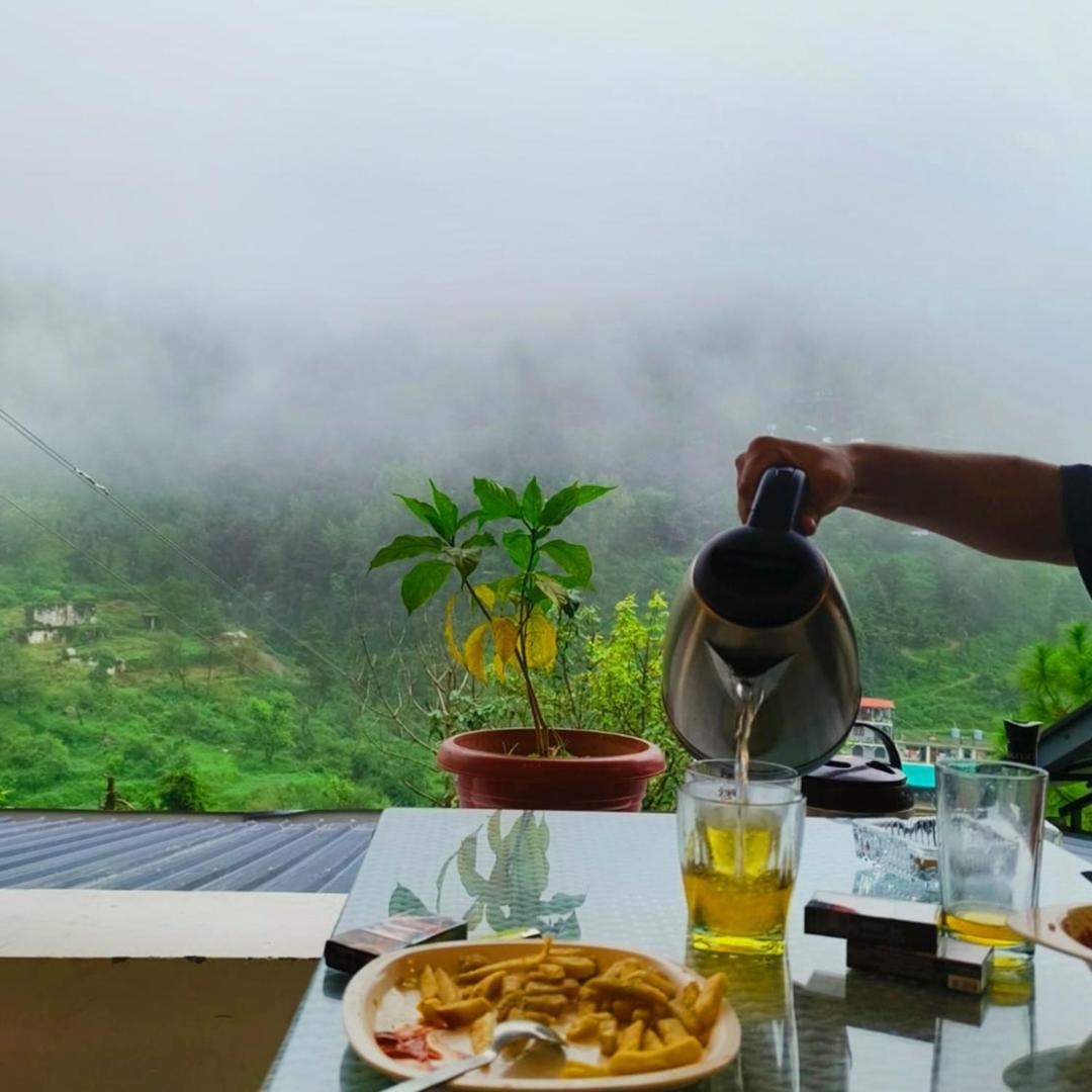 Hotel Studioz Sahastradhara Dehradun Exteriör bild
